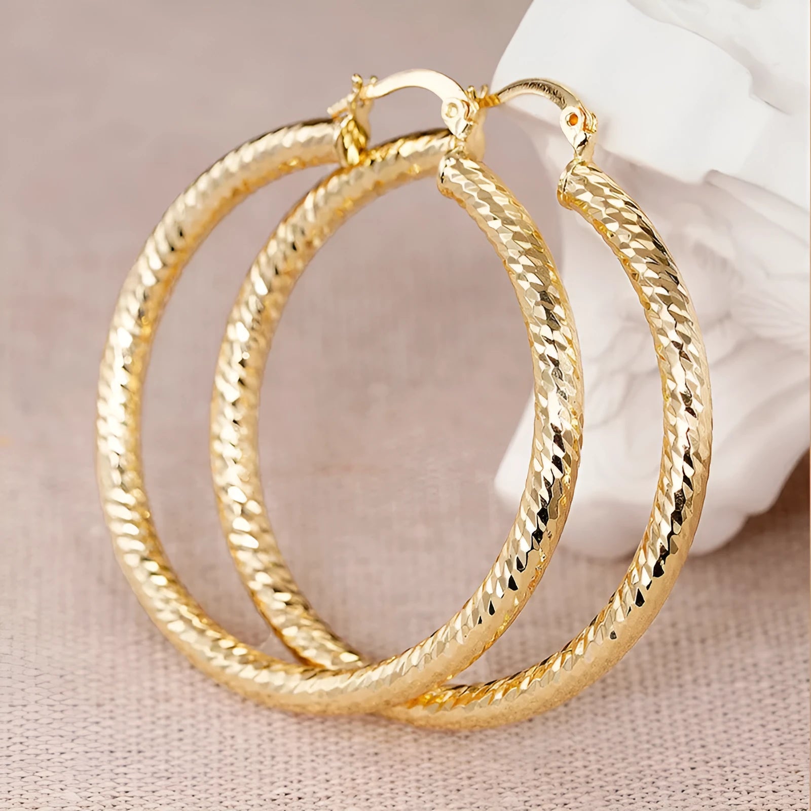 Women's geometric drop earrings with clip-on fastening in copper with ring and line design elements