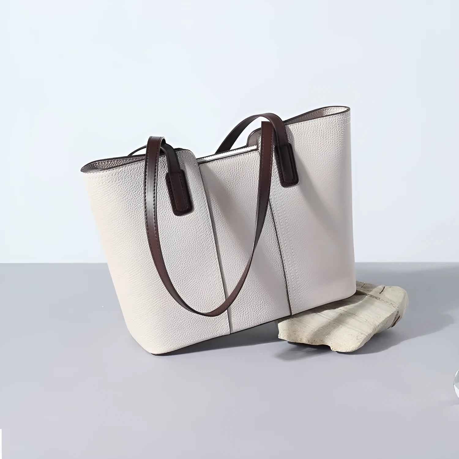 Genuine leather women's commuter shoulder bag in box-type shape with sewing line detailing and mobile phone compartment
