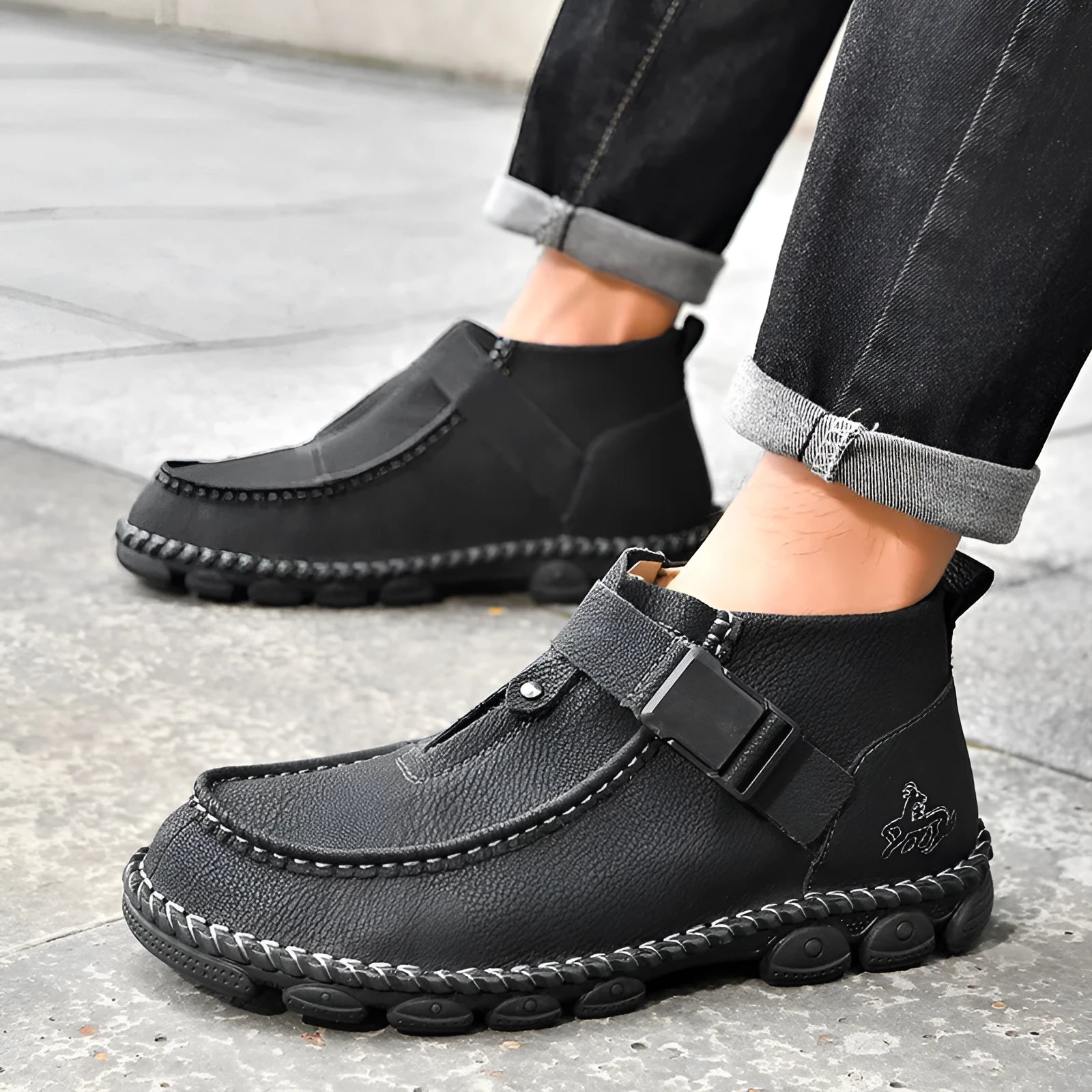 Handmade stitching casual slip on shoes in synthetic leather with flat bottom and low heel