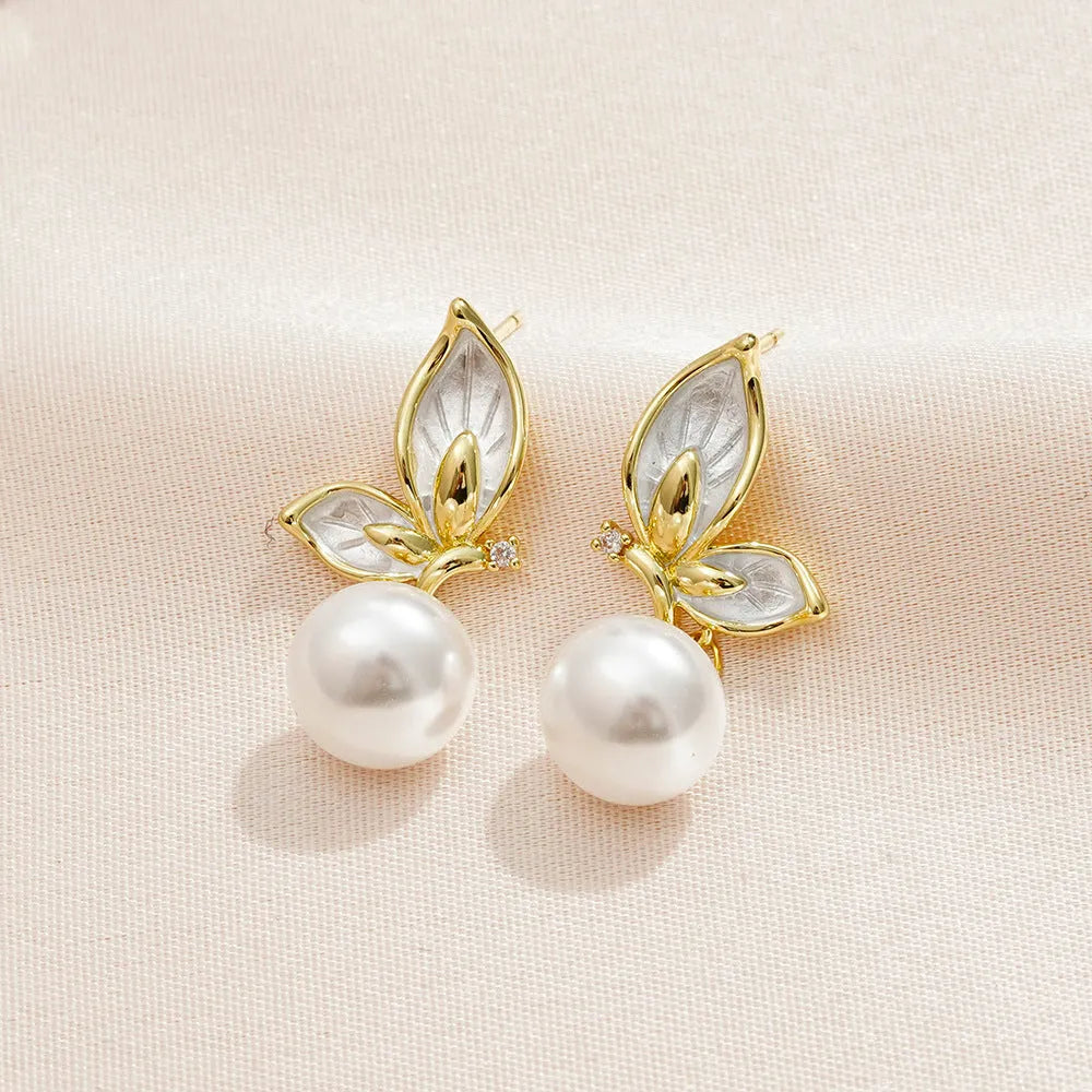 A pair of zircon butterfly earrings for women with a copper base and electroplated finish, style PT0203.