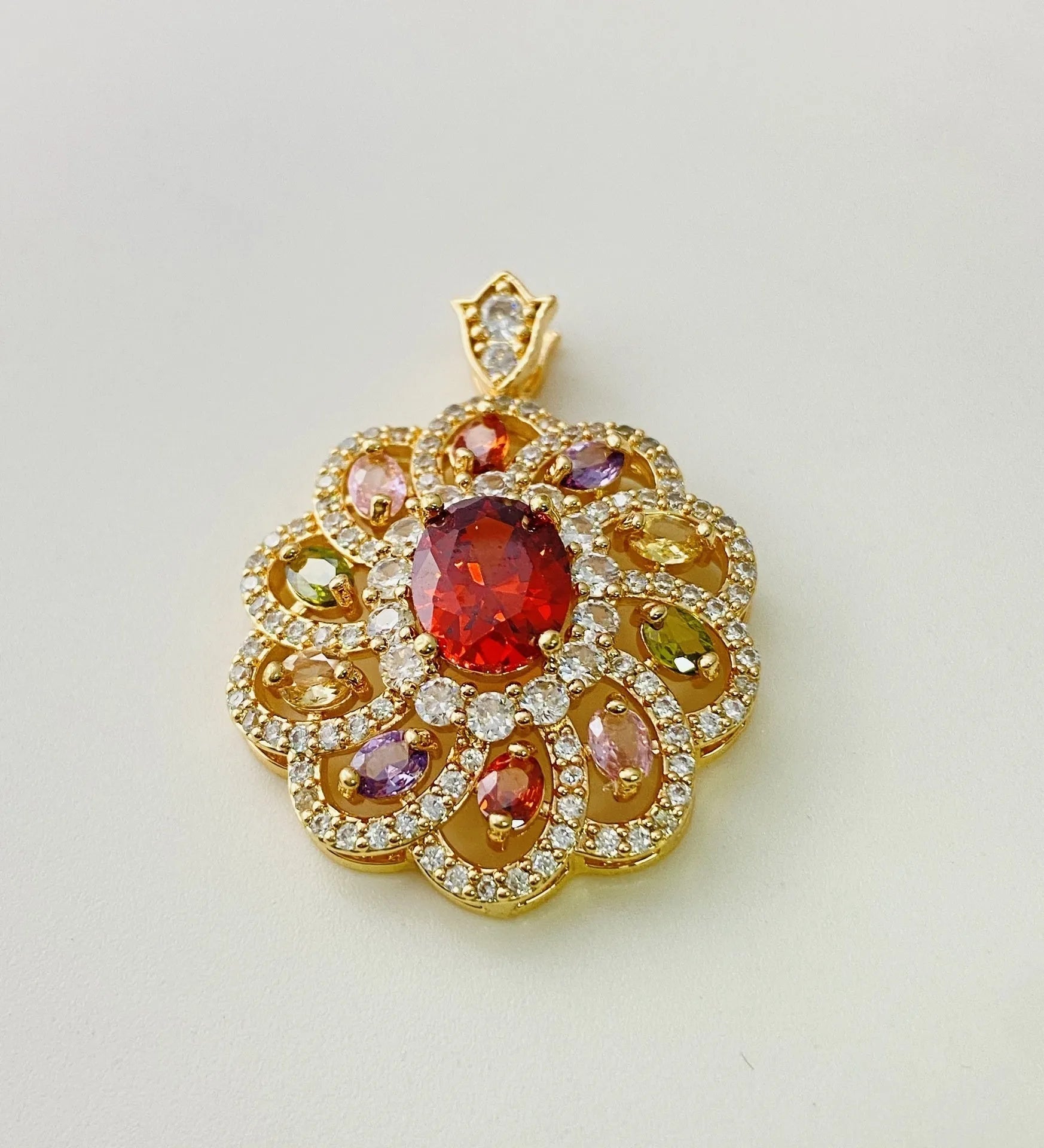 Women's floral zircon pendant necklace in gold, champagne gold, or platinum colour with optional chain