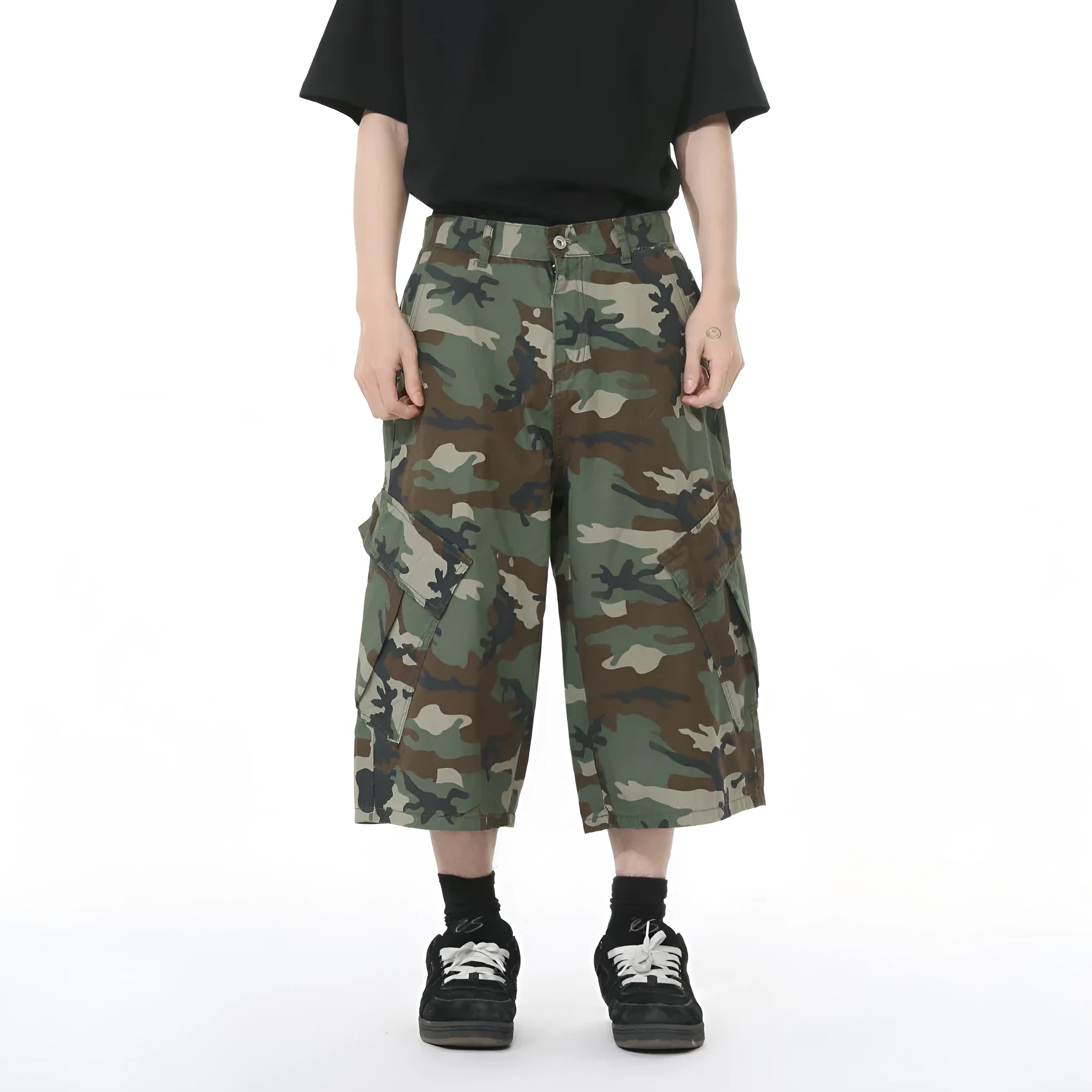 Men's camouflage cotton wide leg loose fit jeans with a large pocket and cropped length