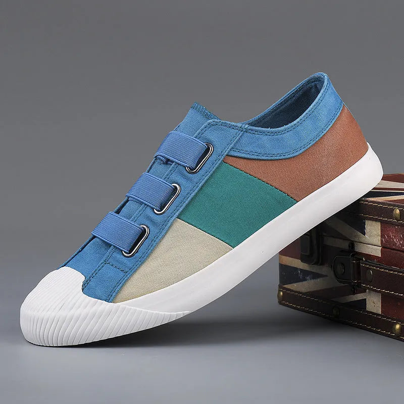 Men's low-top canvas sneakers with elastic band fastening in beige colour.