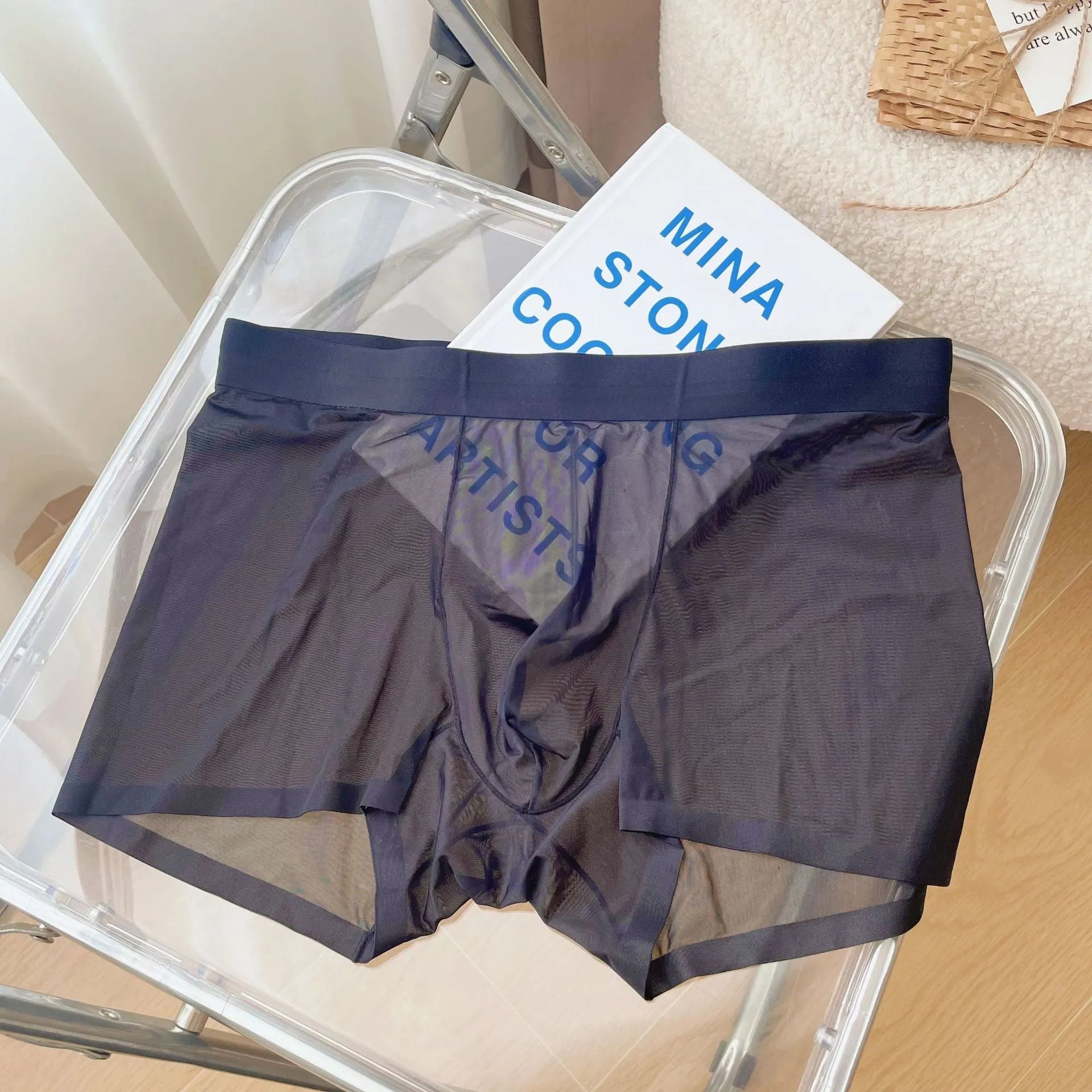 Men's seamless boxer shorts in quick-drying nylon fabric, shown in multiple colours including rock ash and Congo red