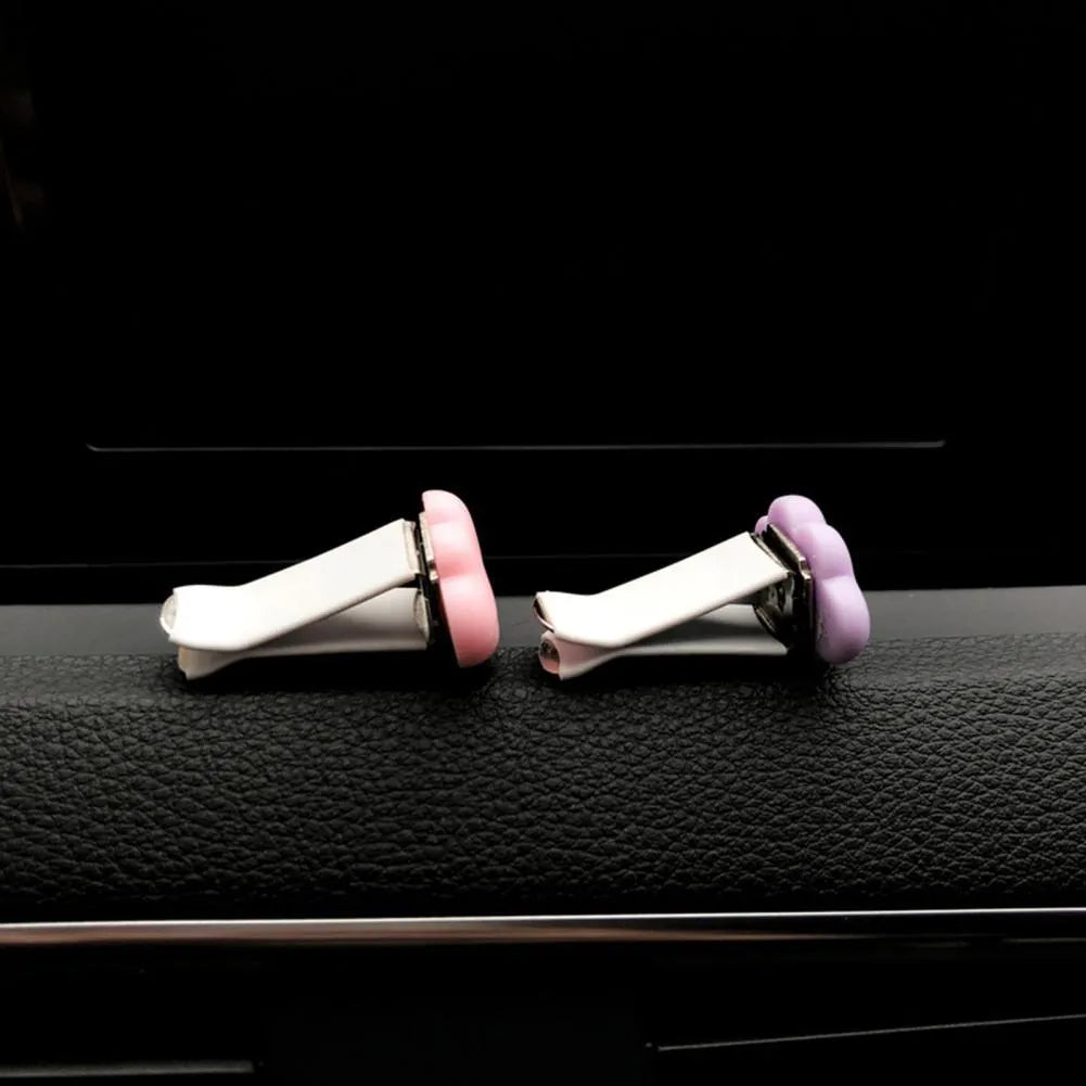 Resin car fragrance clip with Baiyun Cartoon design attached to car air vent