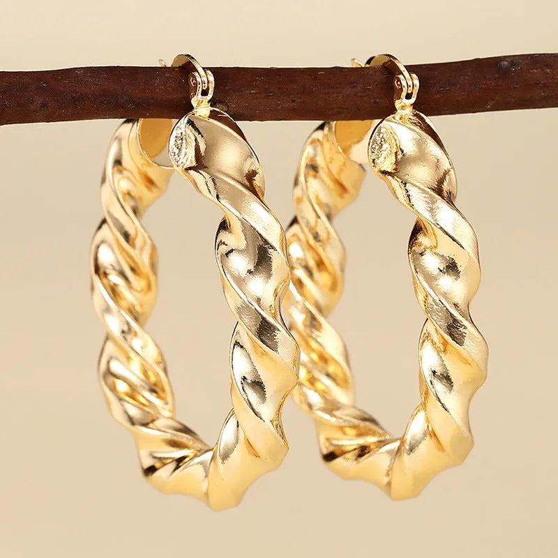Women's geometric drop earrings with clip-on fastening in copper with ring and line design elements