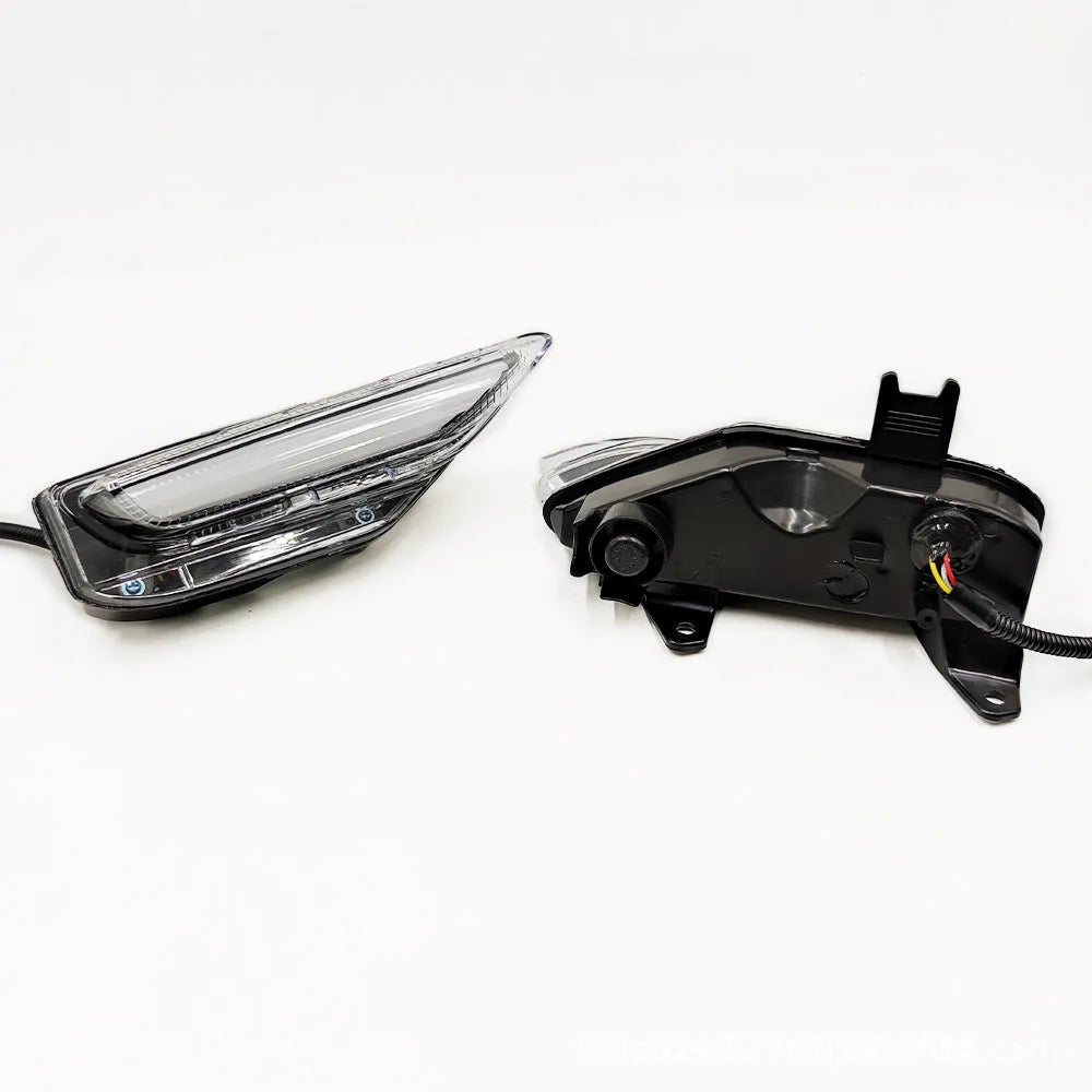 Infiniti Q50 Q70 front bumper LED daytime running and turn signal lamp unit with streamer lights