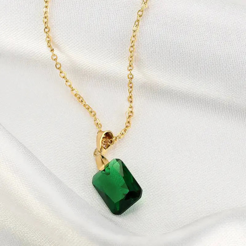 Copper geometric rectangular pendant necklace with O-ring chain in XL1006 green colour