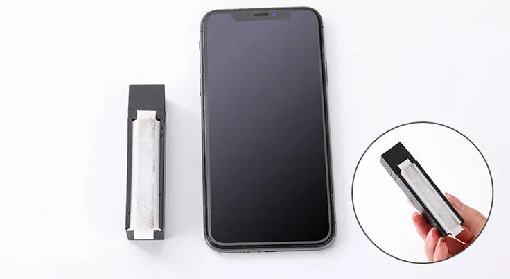 Pack of 40 black disposable screen cleaning wipes for mobile phones.