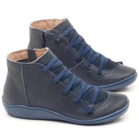 Women's casual flat booties with wedge heel and round toe in artificial PU and rubber.
