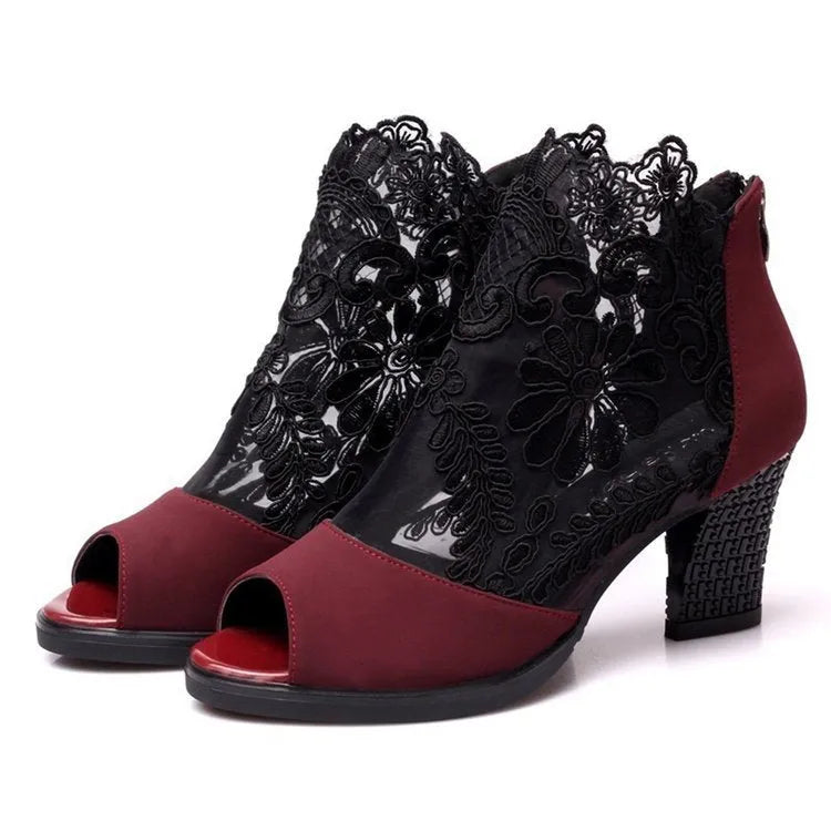 Lucyever women's black square heel gladiator sandals with floral lace and peep toe.