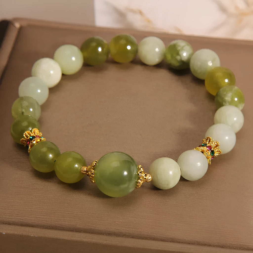 Women's bracelet made from green Xiuyan jade with original light luxury sweet mori design.