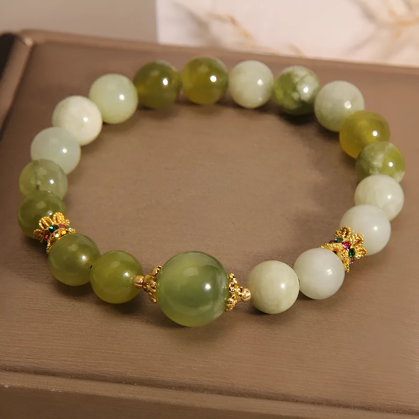 Women's bracelet made from green Xiuyan jade with original light luxury sweet mori design.