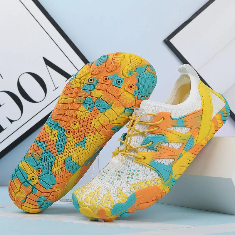 Quick-drying mesh wading shoes with lace-up front and rubber non-slip soles