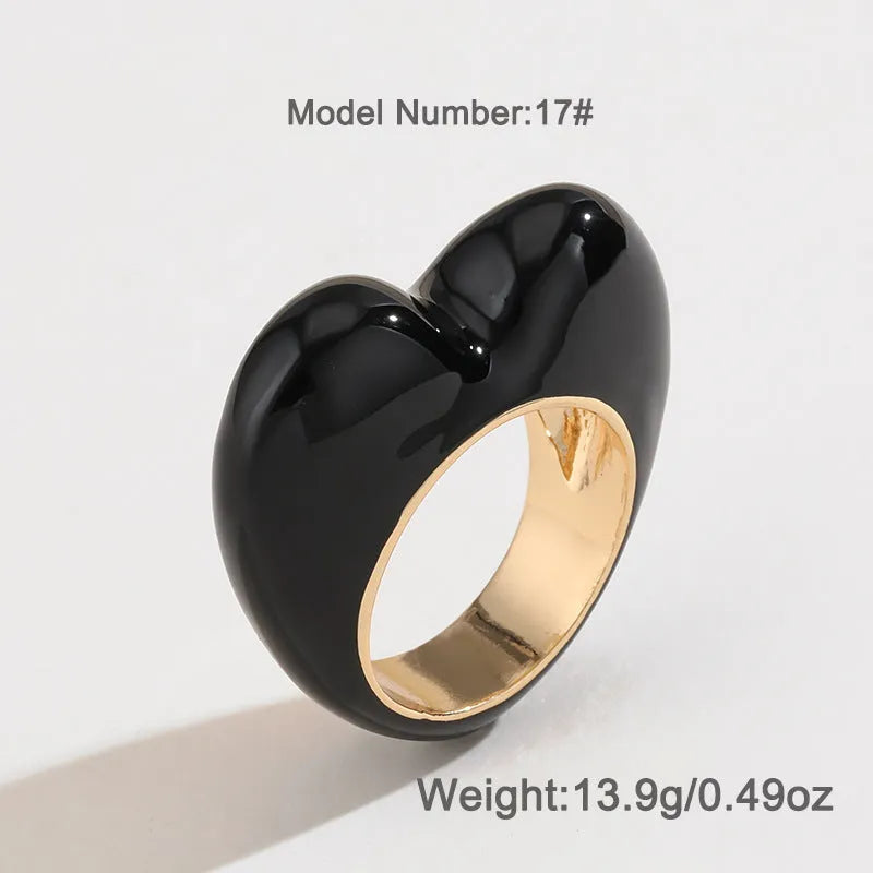 Heart-shaped zinc alloy ring with three-dimensional enamel decoration in colour options