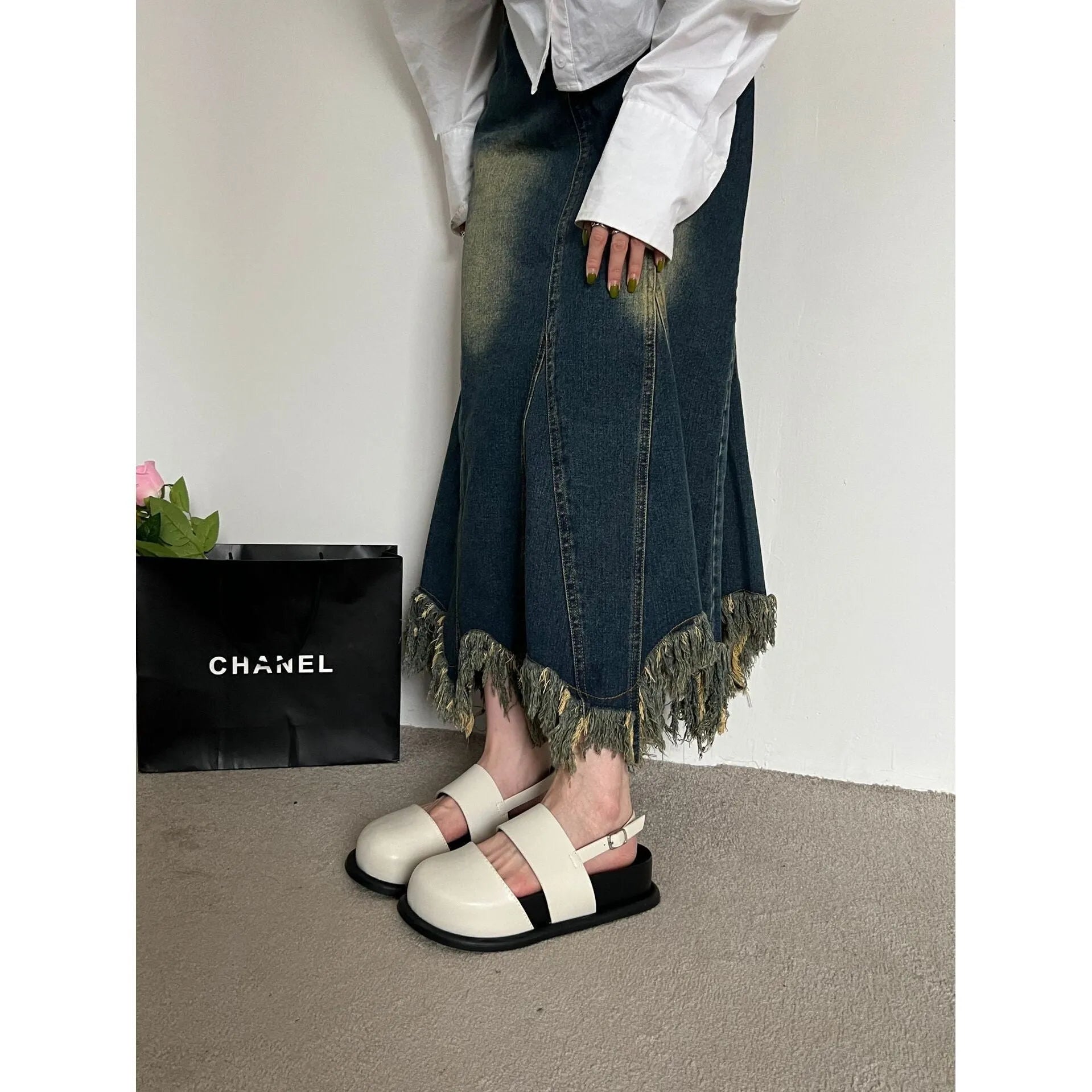 Retro sandals with closed toe design and adjustable ankle-strap buckle in apricot colour