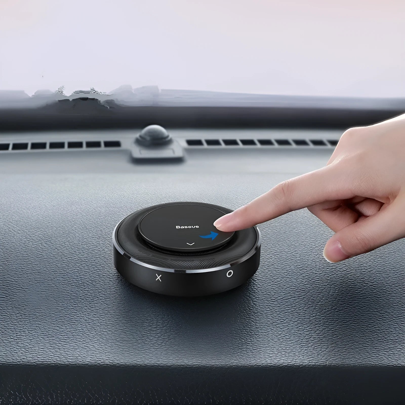 Bess aluminium alloy car fragrance in black, red, or silver with round seat and four tablets