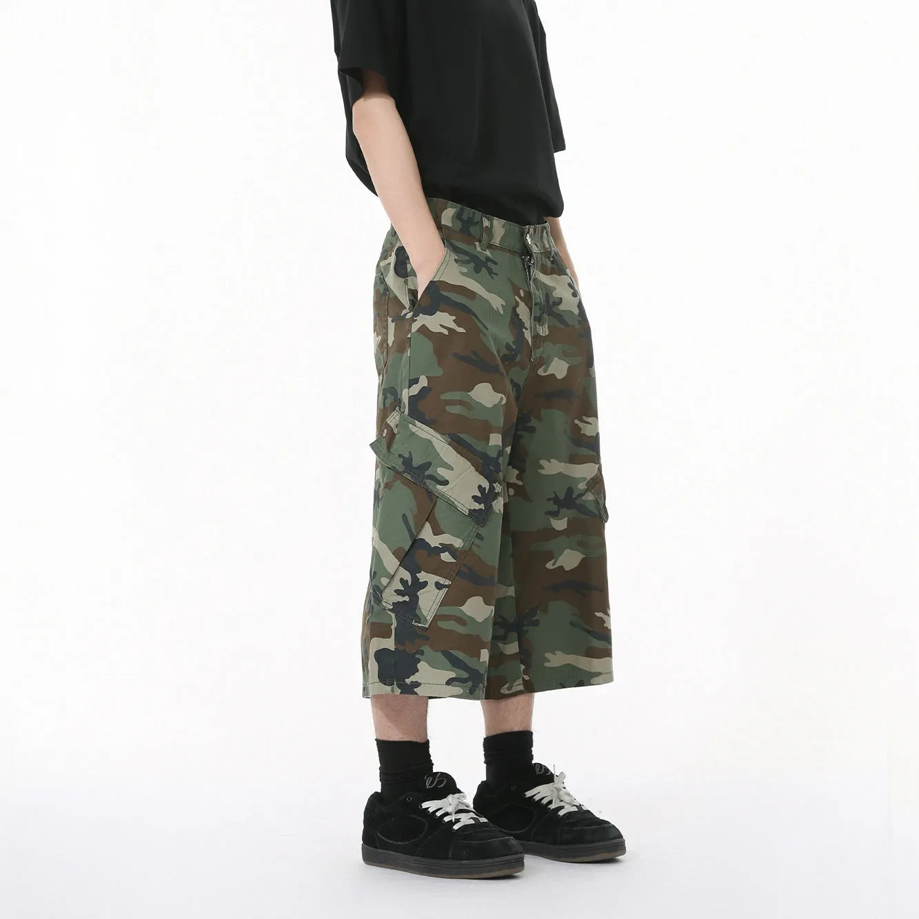 Men's camouflage cotton wide leg loose fit jeans with a large pocket and cropped length