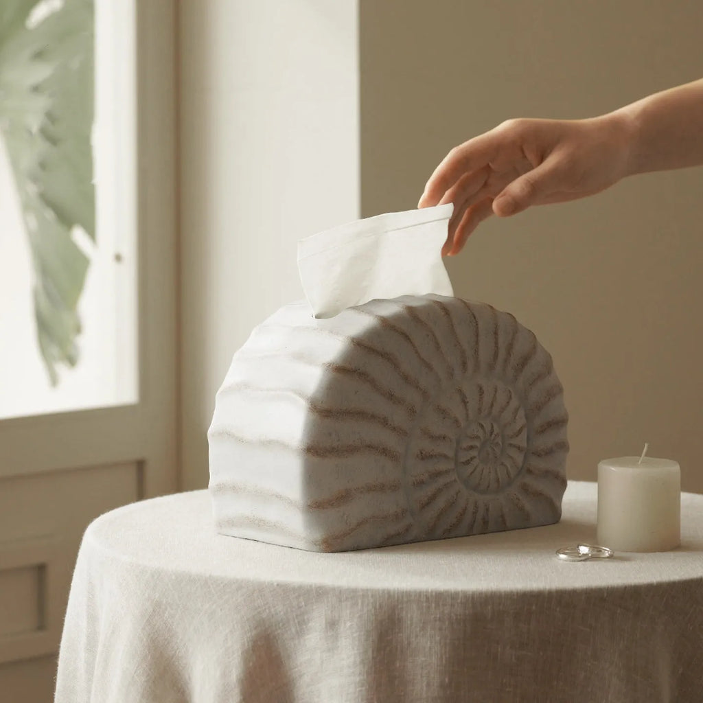 Resin conch shell design tissue box cover in modern simple style