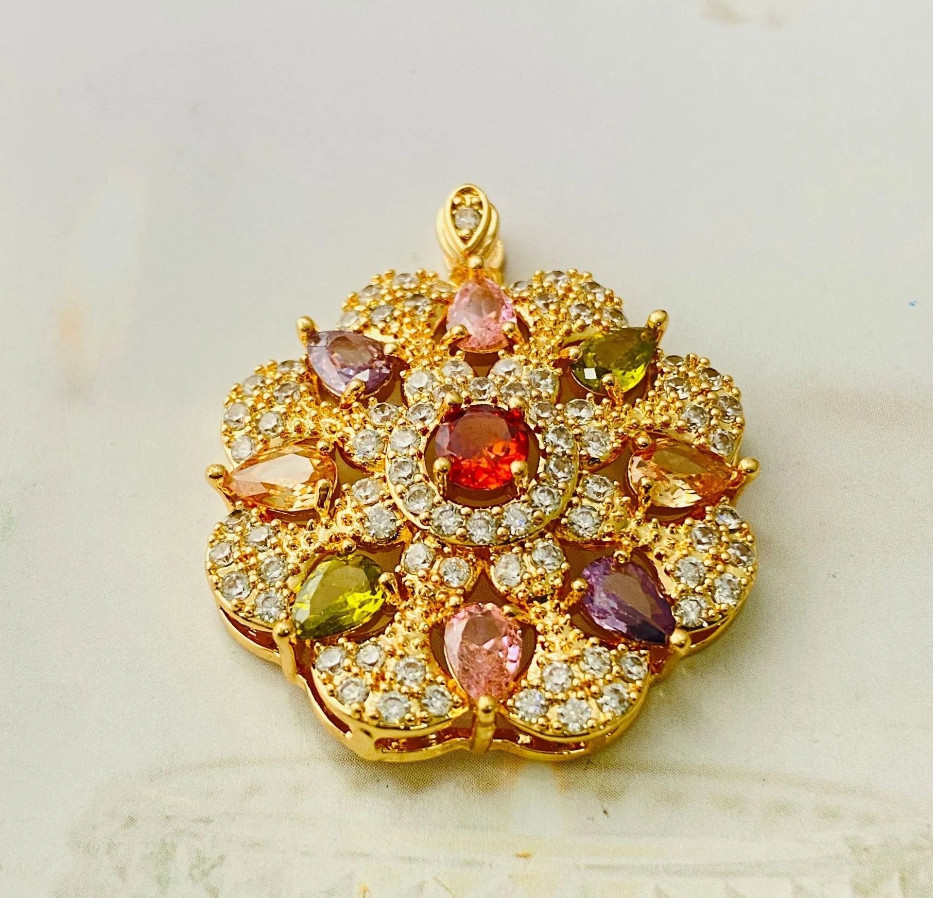 Women's floral zircon pendant necklace in gold, champagne gold, or platinum colour with optional chain