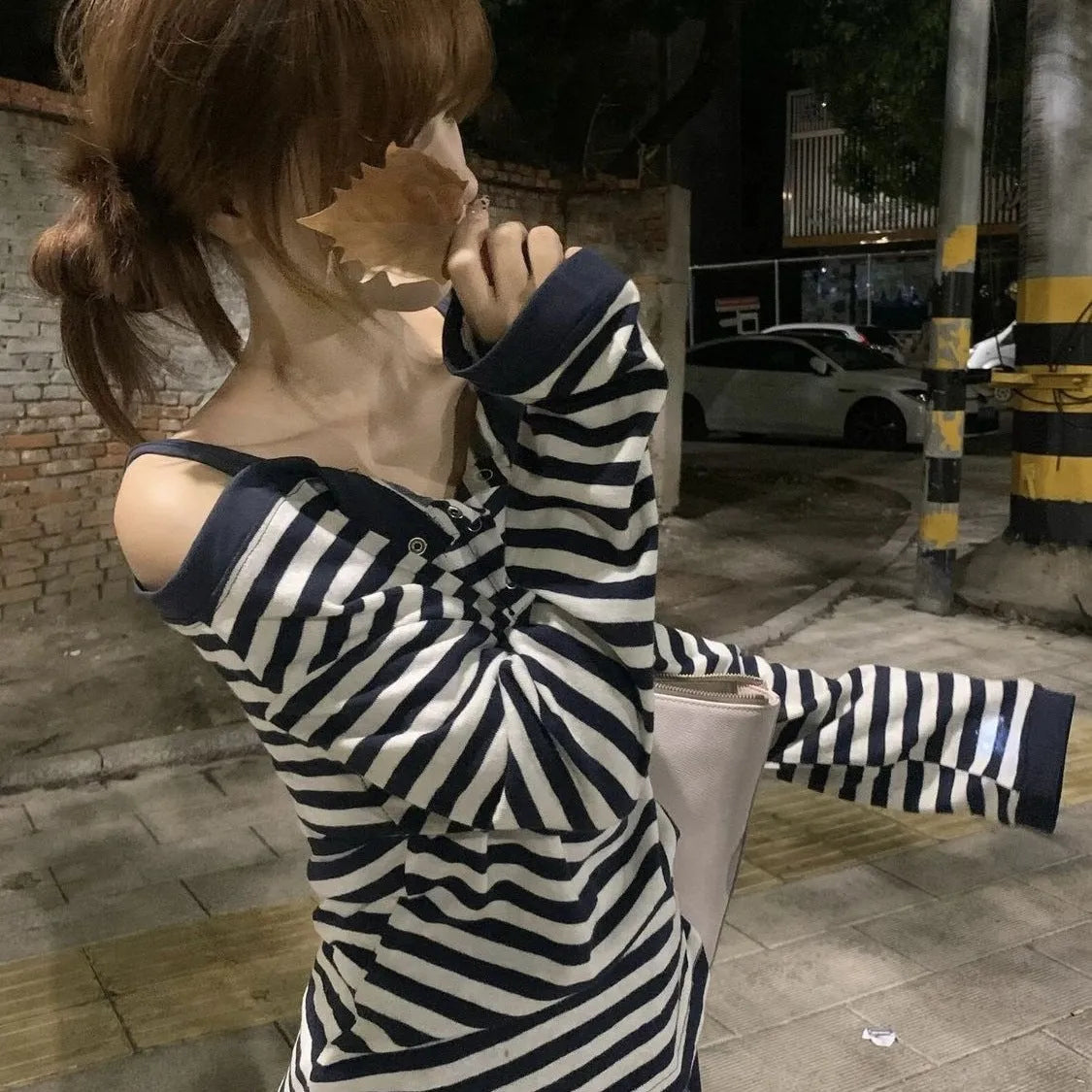 Dark blue oversized Korean-style women's long-sleeved t-shirt with embroidery and stripes.