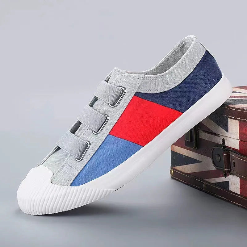 Men's low-top canvas sneakers with elastic band fastening in beige colour.