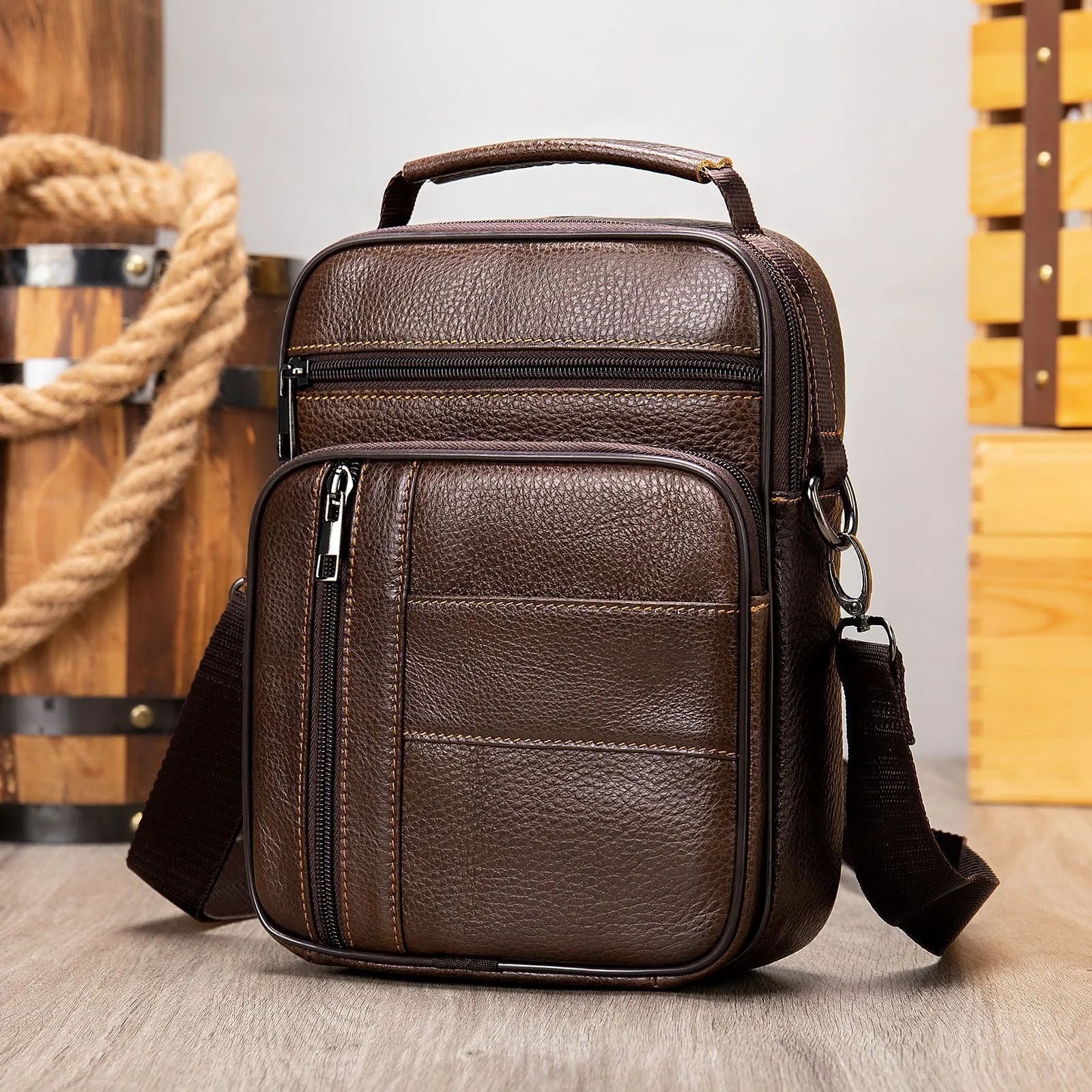 Vertical square genuine cowhide leather shoulder bag for men with zipper closure and internal organisation pockets