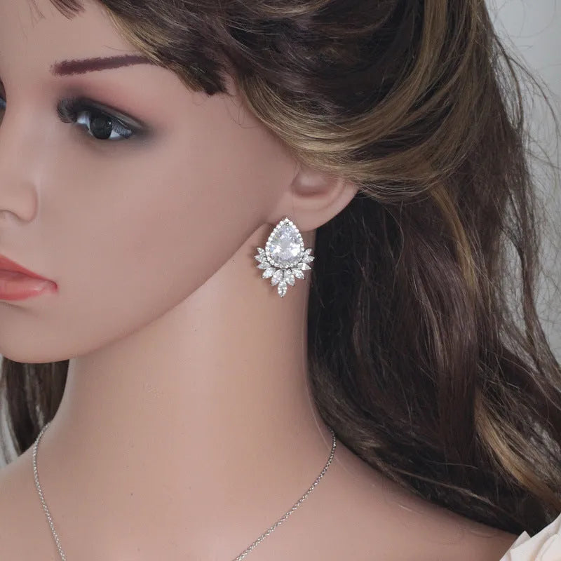 A formal jewellery chain set with necklace and earrings for bridal banquets and dinner events in blue, red, or white.