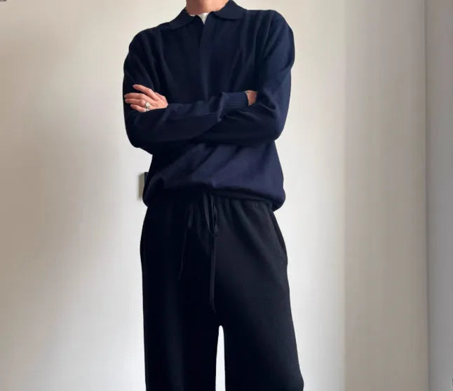 Pure wool polo sweater with lapel collar in milky white and navy blue colours