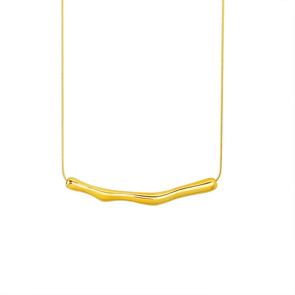 Women's titanium steel necklace with irregular pleated design in gold colour