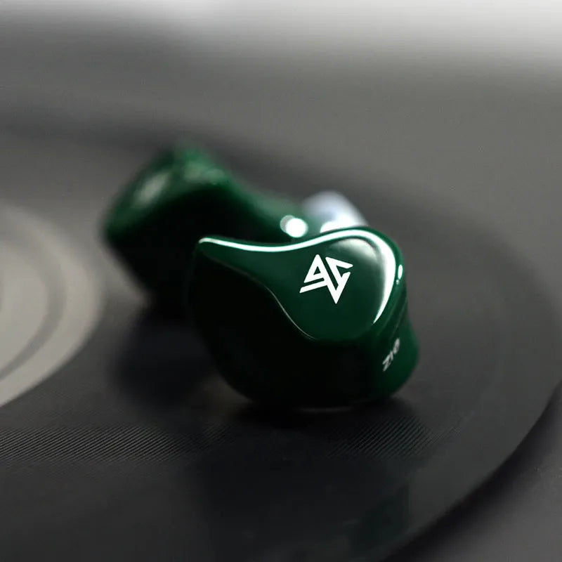 Z1 wireless Bluetooth in-ear headphones in black or green colour with true wireless design