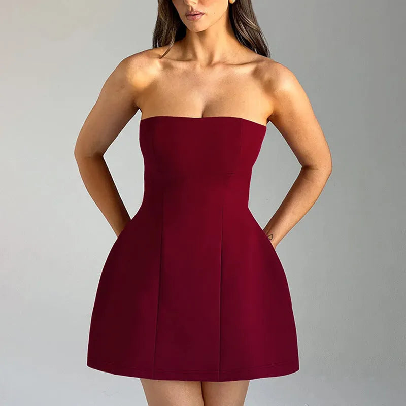 Women's backless tube dress in solid colour with A-line skirt silhouette