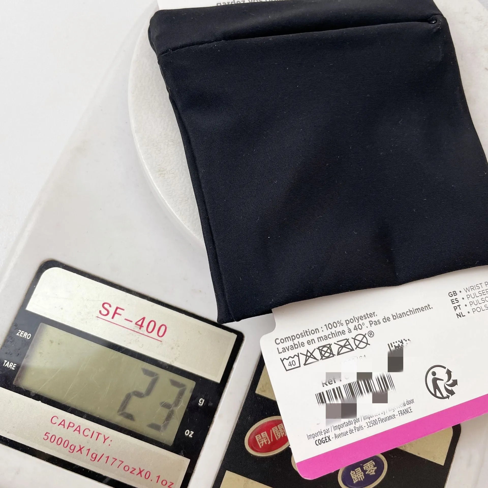 Wrist bag armband sleeve measuring 10 by 10.5 cm for mobile phone storage during camping and fitness