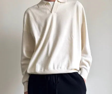 Pure wool polo sweater with lapel collar in milky white and navy blue colours