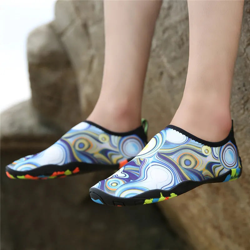 Blue Lycra and EVA beach wading shoes for swimming, shown on a size chart.
