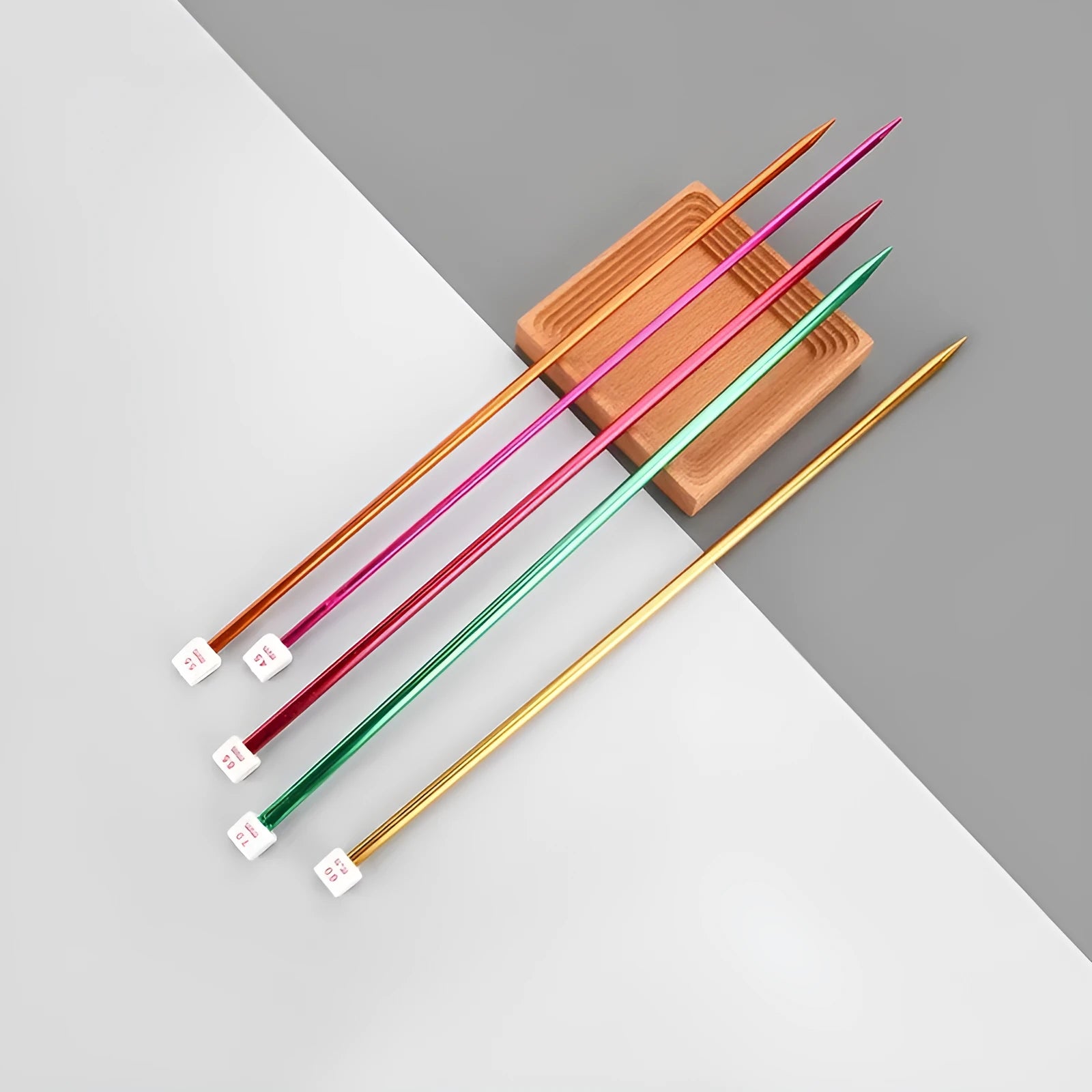 Complete set of 28 crochet hooks in 14 sizes from 2.0mm to 10.0mm with protective caps