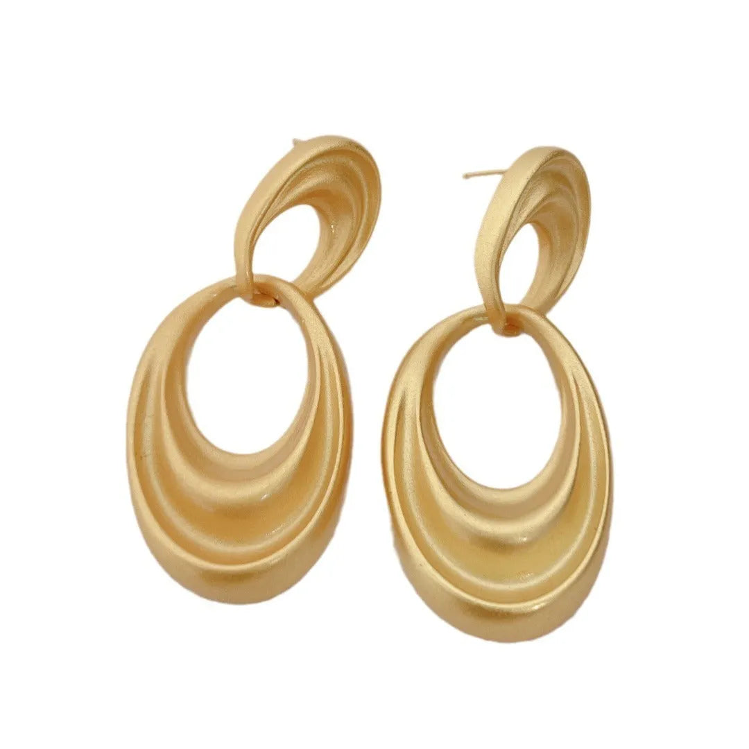 Double circle French retro earrings in quicksand gold colour with copper construction and U-shaped design