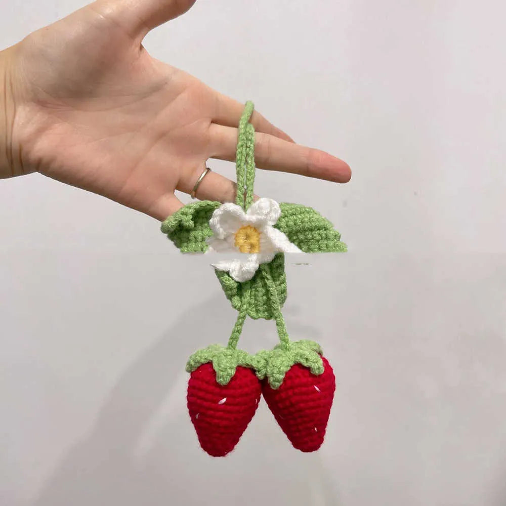 Handmade strawberry-shaped car pendant decoration in natural cotton and hemp materials