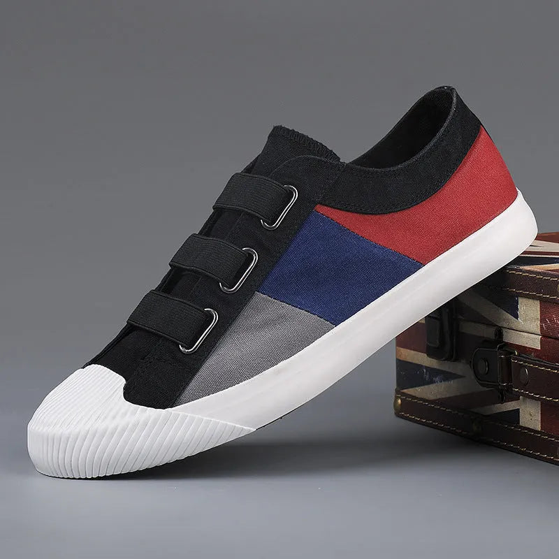 Men's low-top canvas sneakers with elastic band fastening in beige colour.