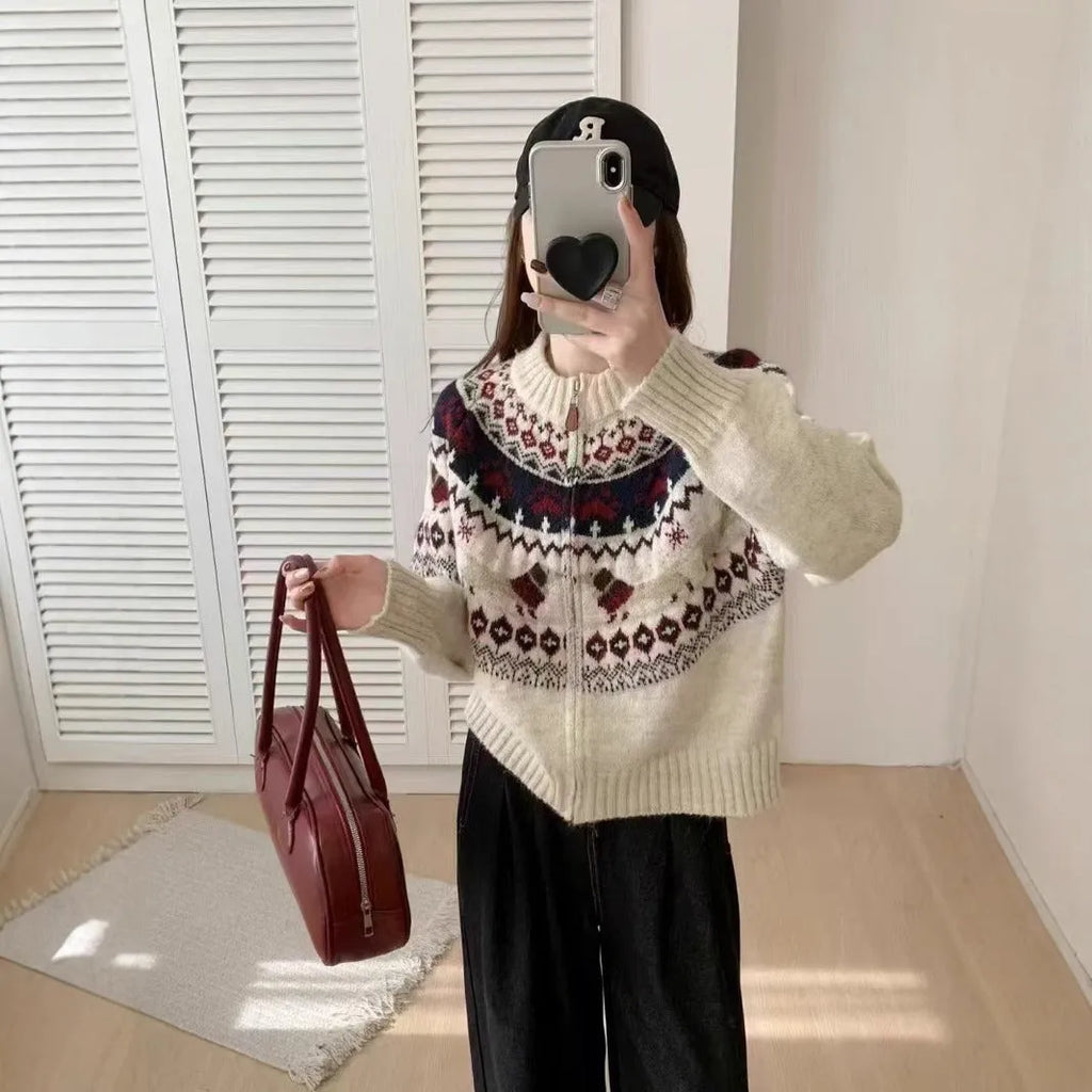Ethnic jacquard pattern pullover sweater with 3D effect in loose fit
