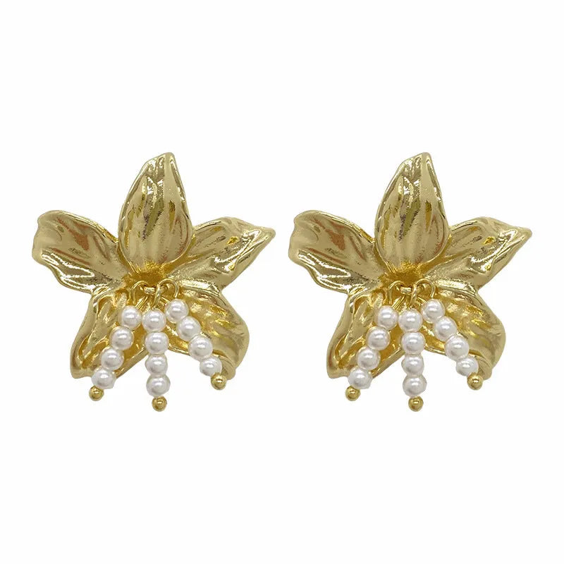 Gold H1795 coloured exaggerated pearl flower earrings for women, niche style.