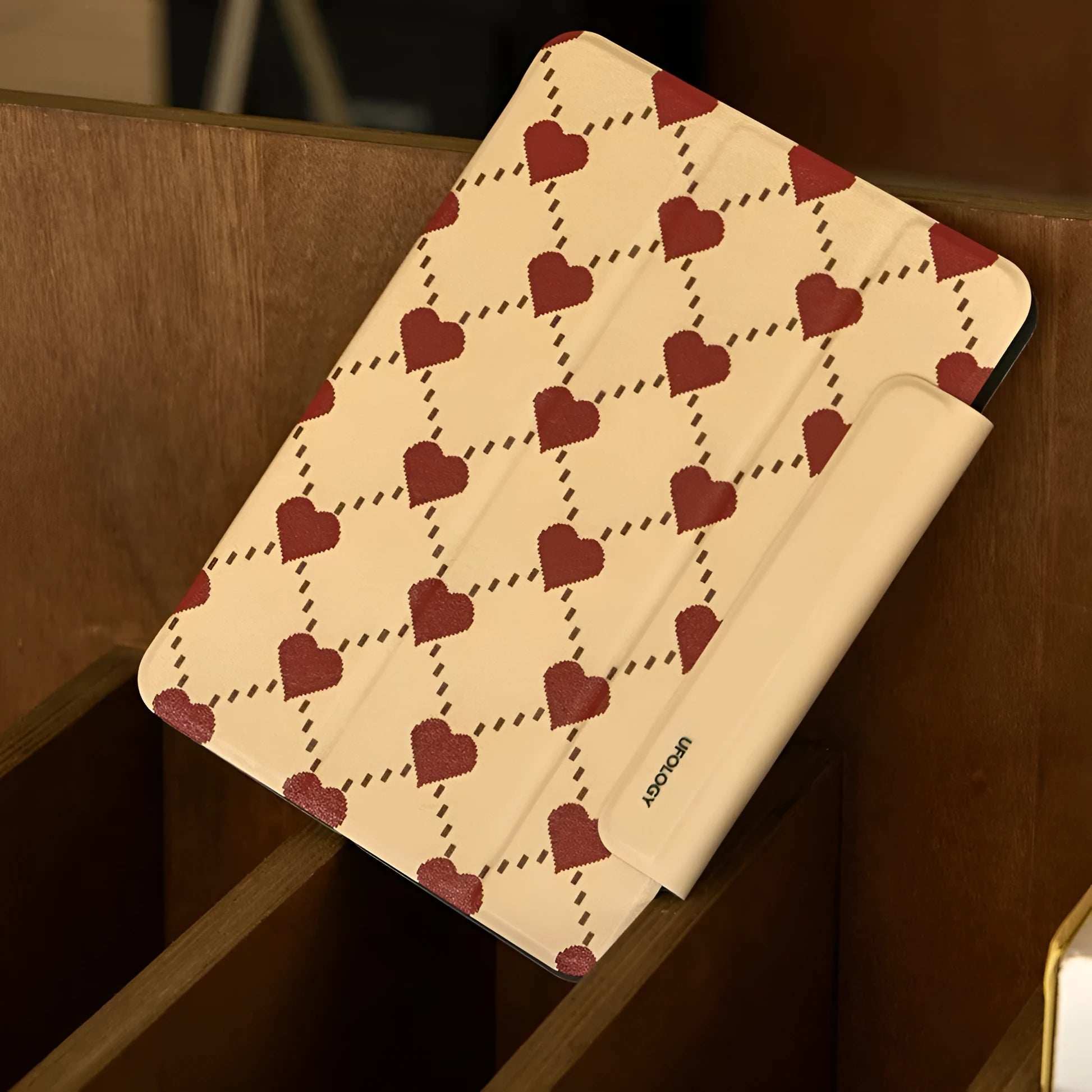 iPad Air 5 and Air 4 protective case with magnetic attachment system in polyurethane construction
