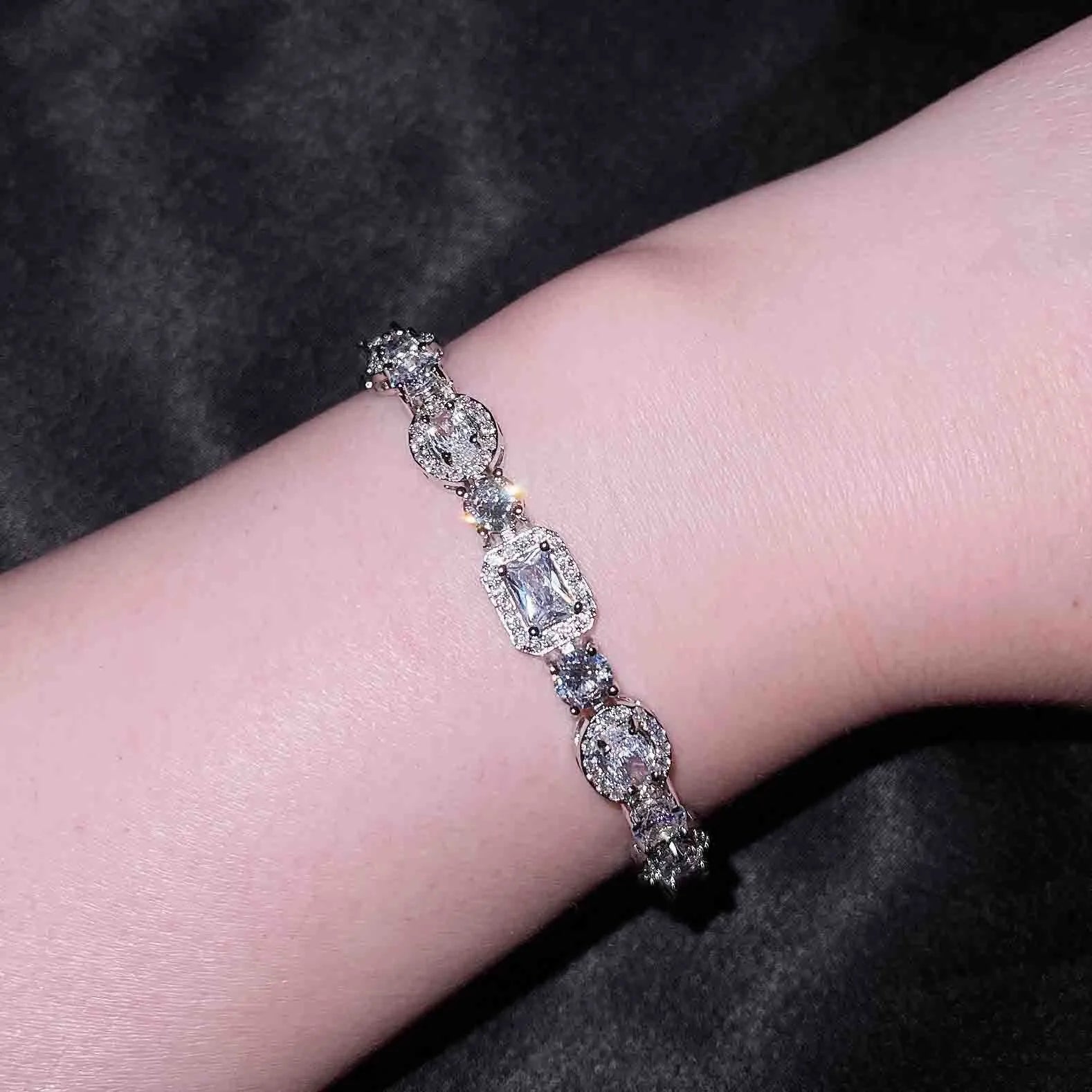 Women's S925 sterling silver-plated geometric bracelet with zircon stones and copper white gold plating