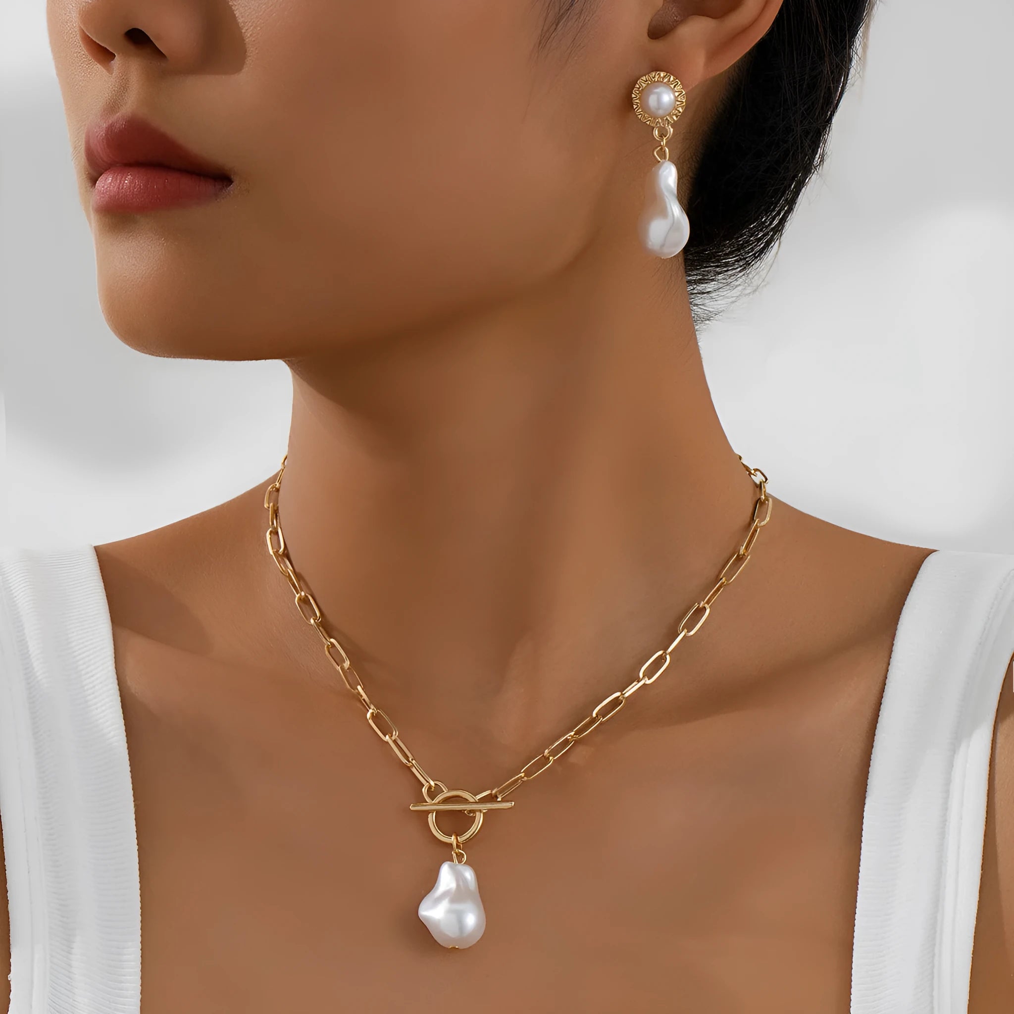 Gold-colour retro baroque pearl pendant necklace and matching ear stud jewellery set