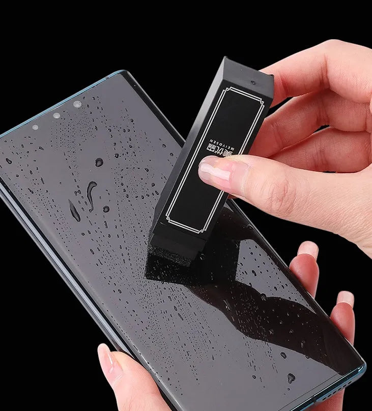 Pack of 40 black disposable screen cleaning wipes for mobile phones.