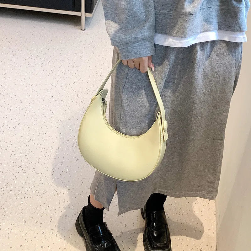 Retro dumpling-shaped women's shoulder bag in PU leather with sandwich pocket exterior
