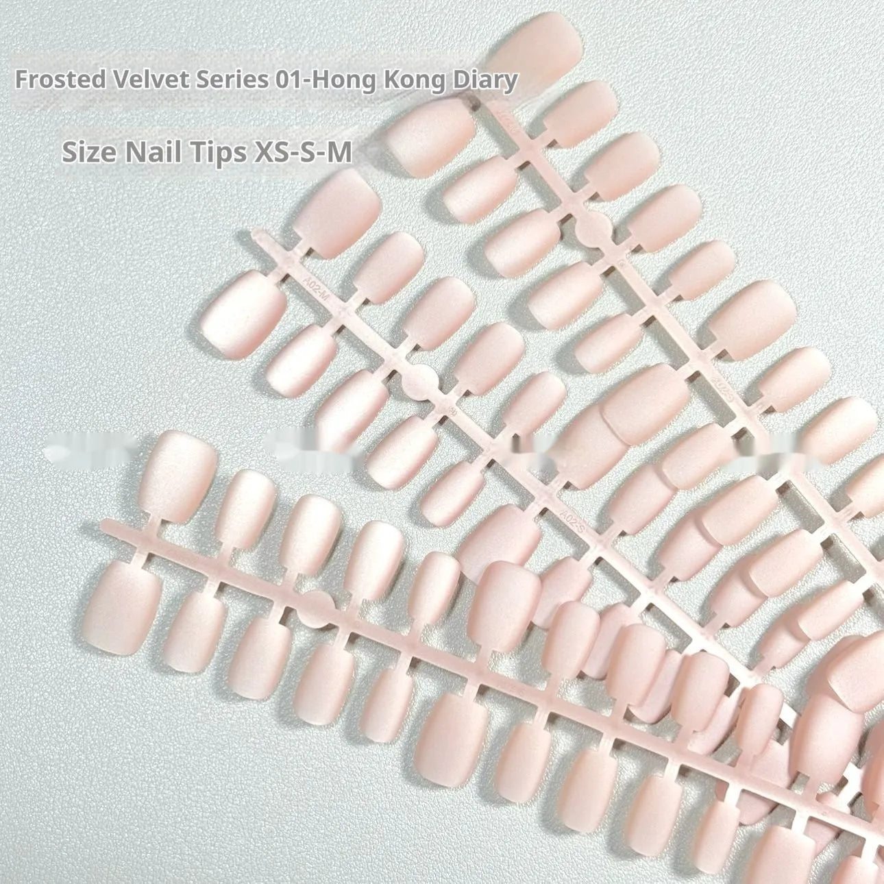 Frosted velvet Cat's Eye false nails with aurora armour effect in short ladder sizes