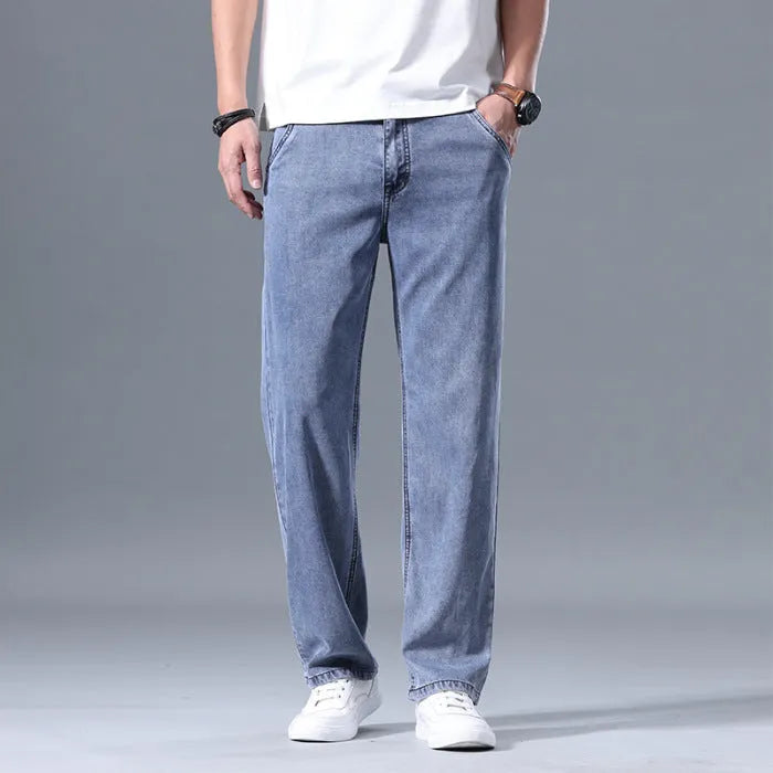 Men's loose straight-leg lyocell jeans in light blue colour with zipper fly closure
