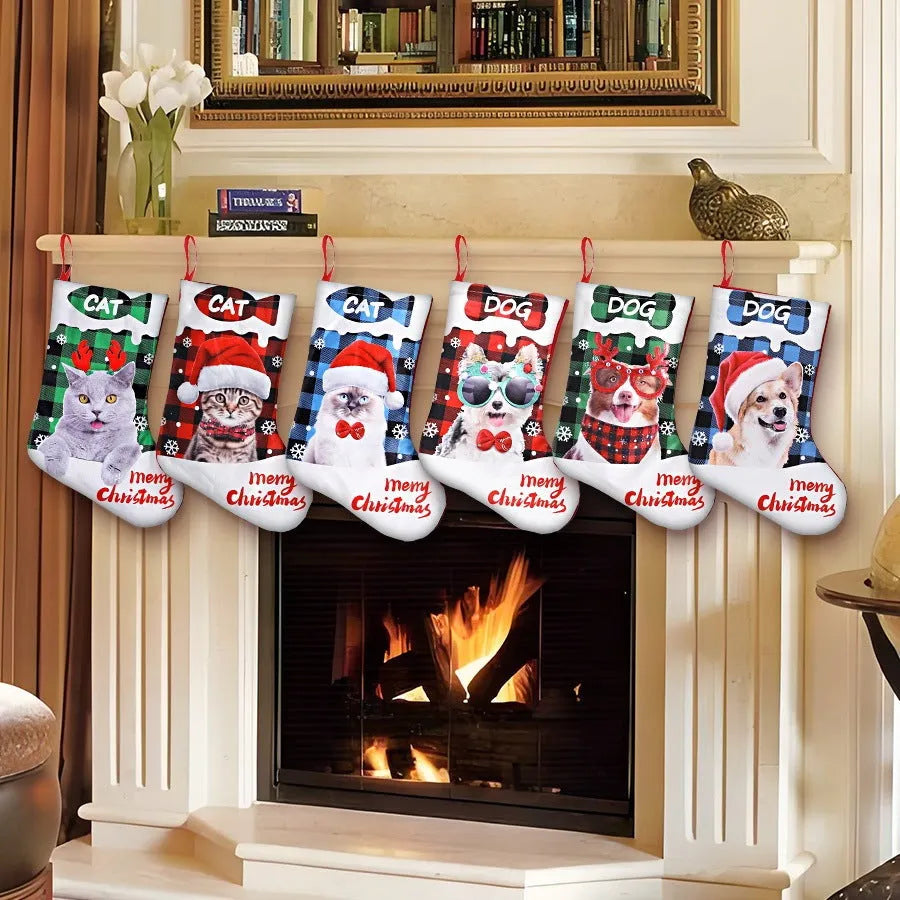 Green and black plaid cat Christmas cloth banner decoration measuring 26 by 36 centimetres