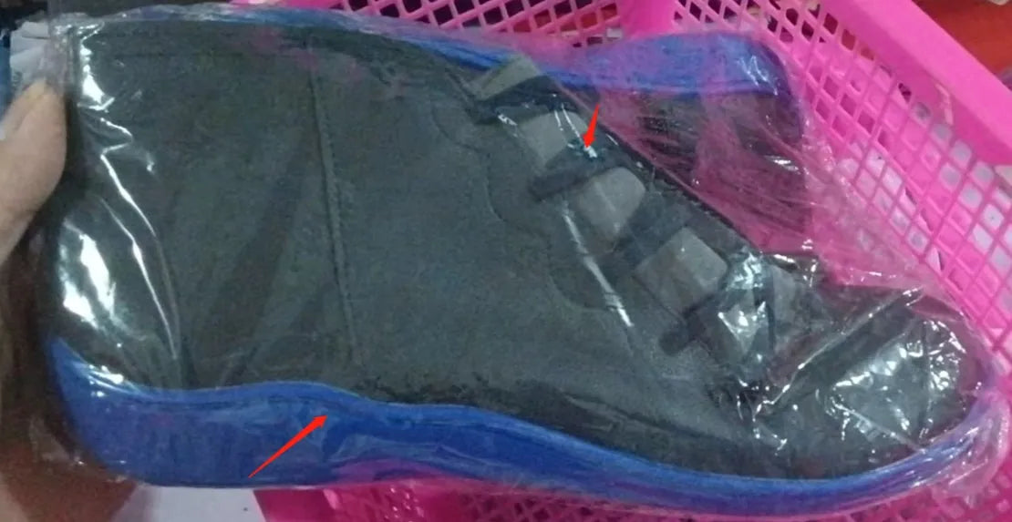 Women's casual flat booties with wedge heel and round toe in artificial PU and rubber.